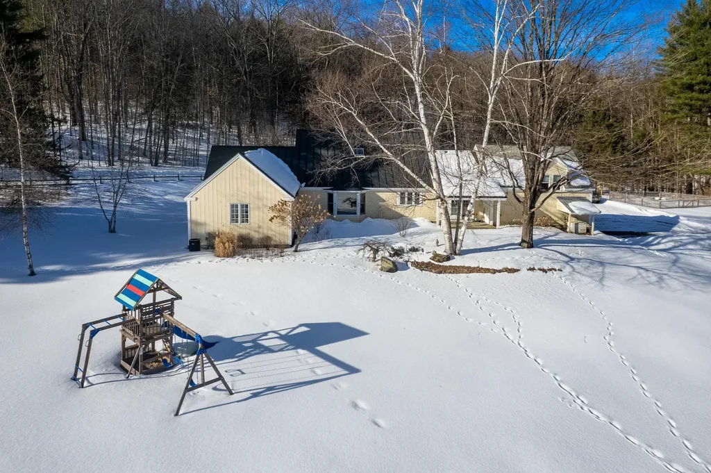 710 Meadowland Farms Road Hartford VT 05059