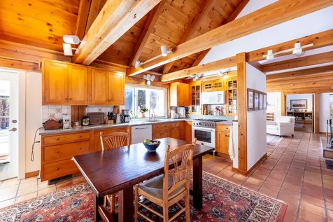 710 Meadowland Farms Road Hartford VT 05059