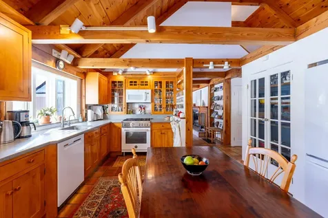 710 Meadowland Farms Road Hartford VT 05059