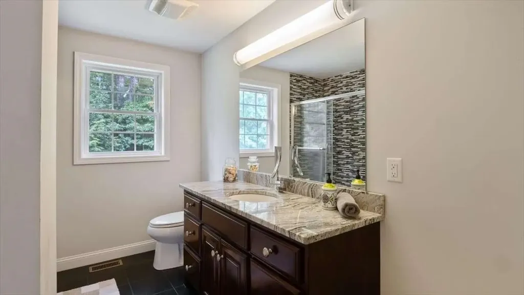 16 Horseshoe Road Windham NH 03087