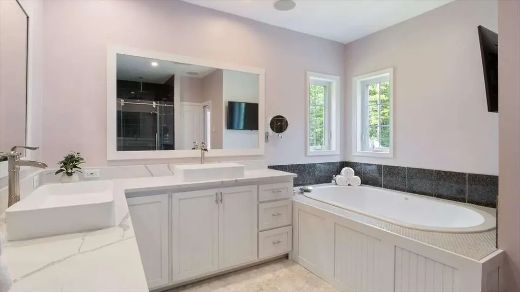 16 Horseshoe Road Windham NH 03087