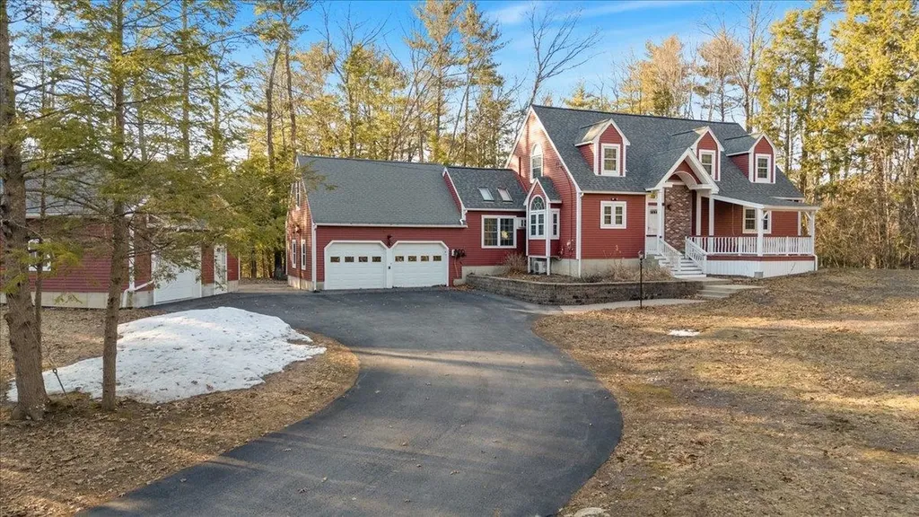 24 Oak Ridge Road Sandown NH 03873