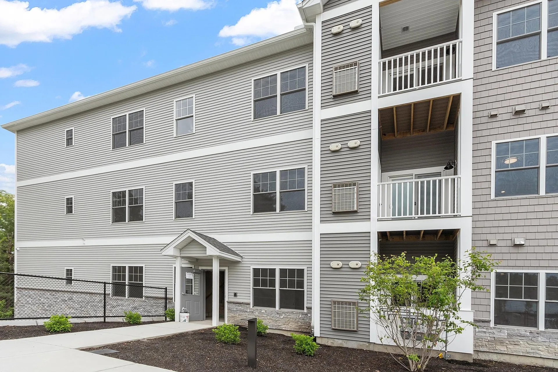 10100 S Willow Street Manchester NH 03103