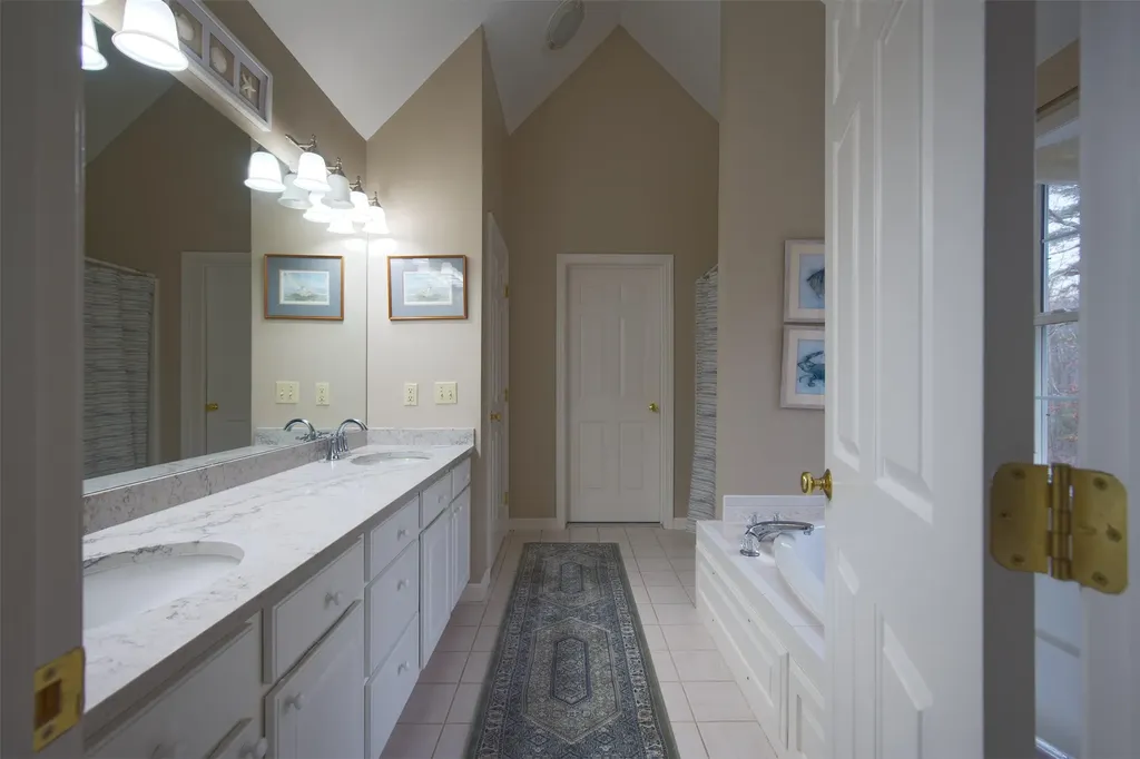 34 Kinloch Drive Stratham NH 03885