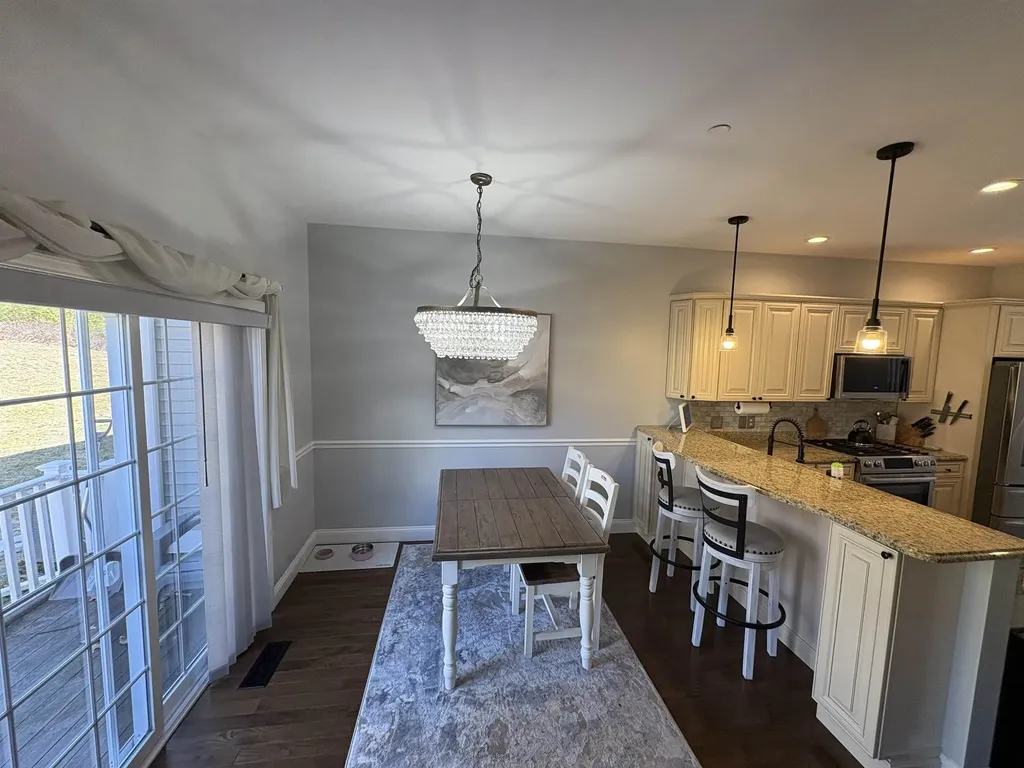 109 Woodview Way Manchester NH 03102