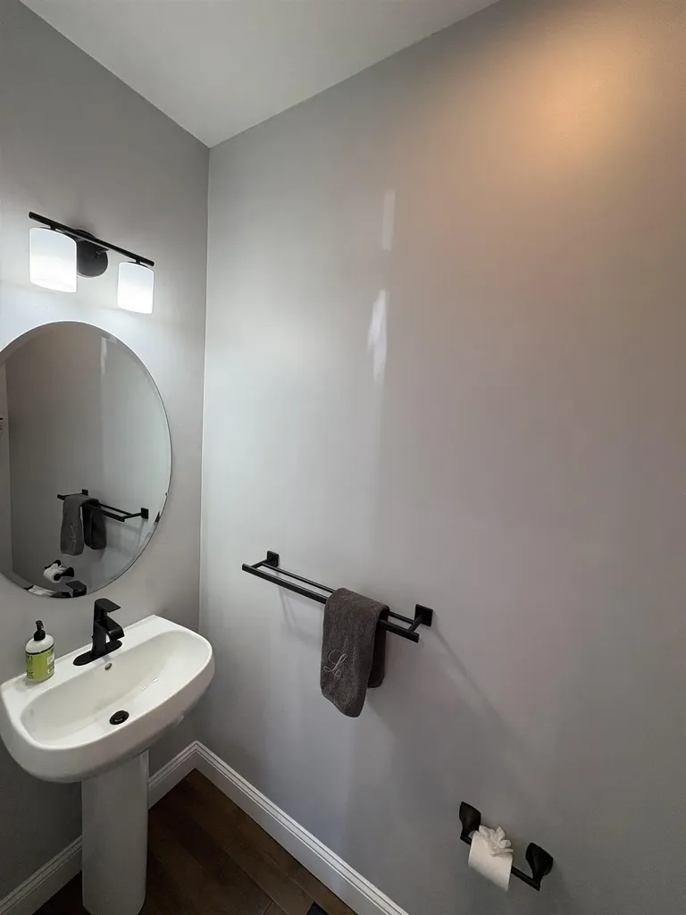 109 Woodview Way Manchester NH 03102