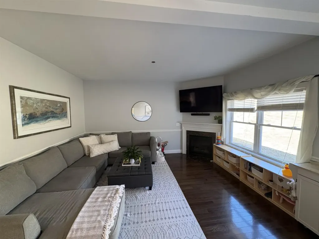 109 Woodview Way Manchester NH 03102