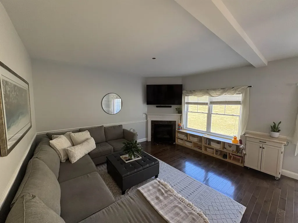 109 Woodview Way Manchester NH 03102