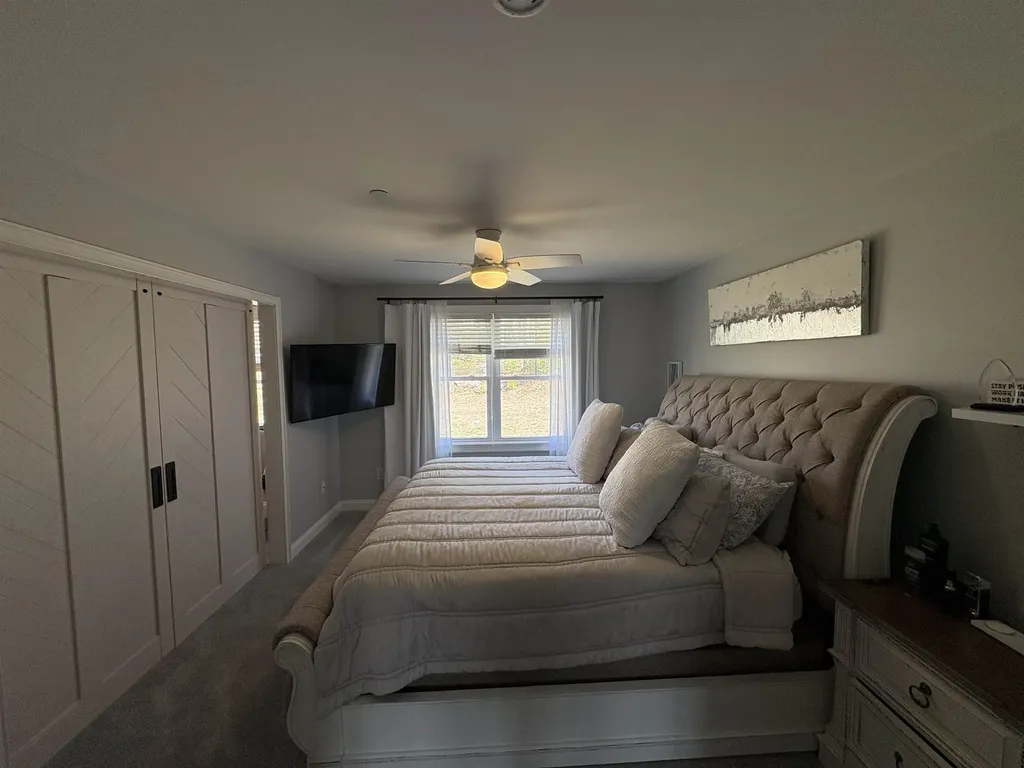 109 Woodview Way Manchester NH 03102