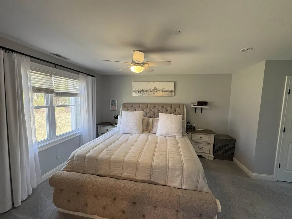 109 Woodview Way Manchester NH 03102