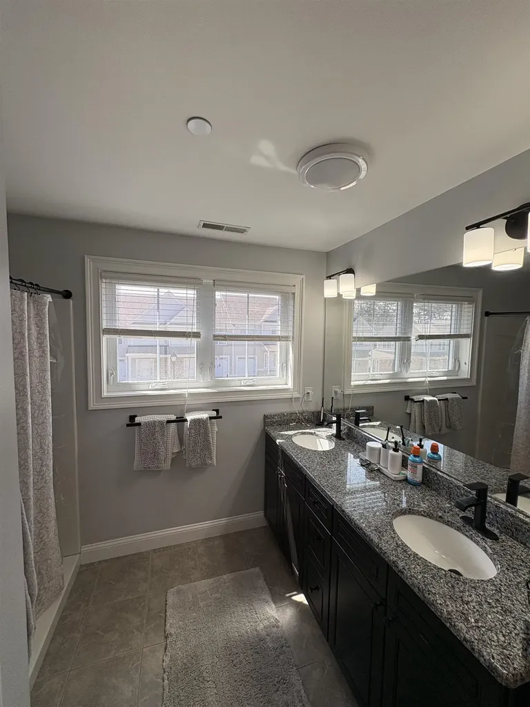 109 Woodview Way Manchester NH 03102