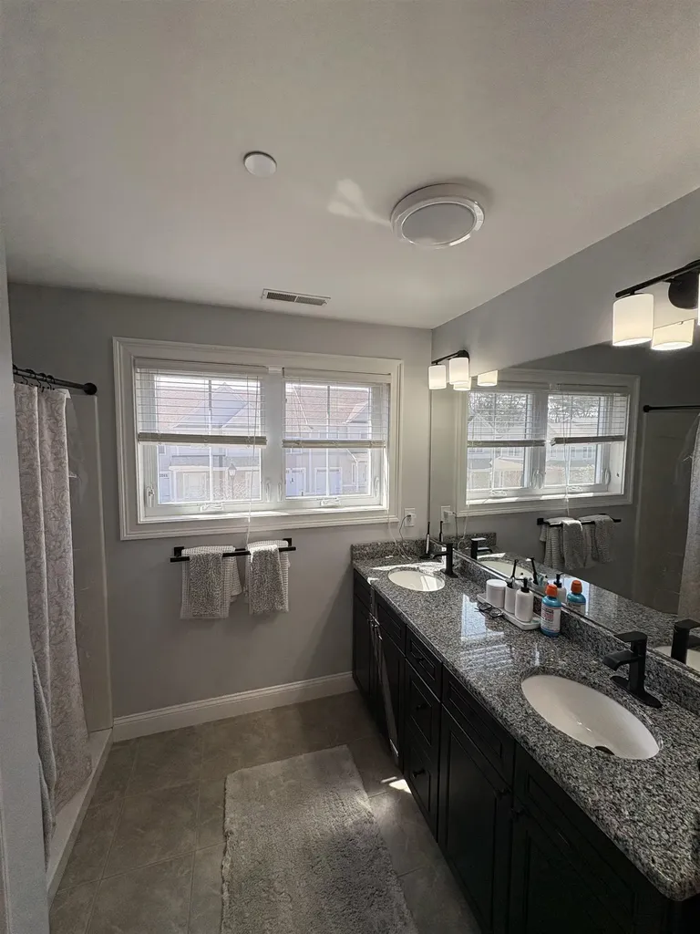 109 Woodview Way Manchester NH 03102