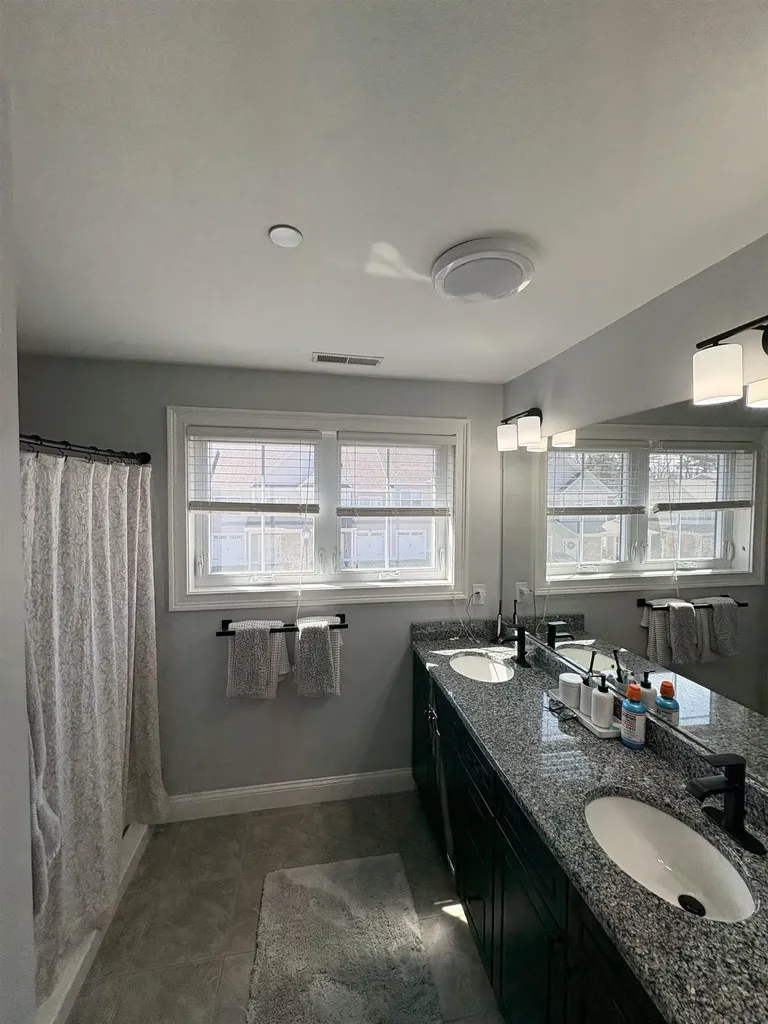 109 Woodview Way Manchester NH 03102