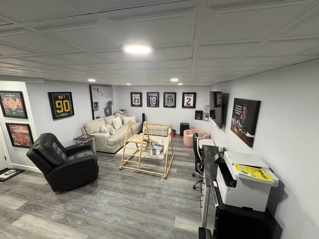 109 Woodview Way Manchester NH 03102