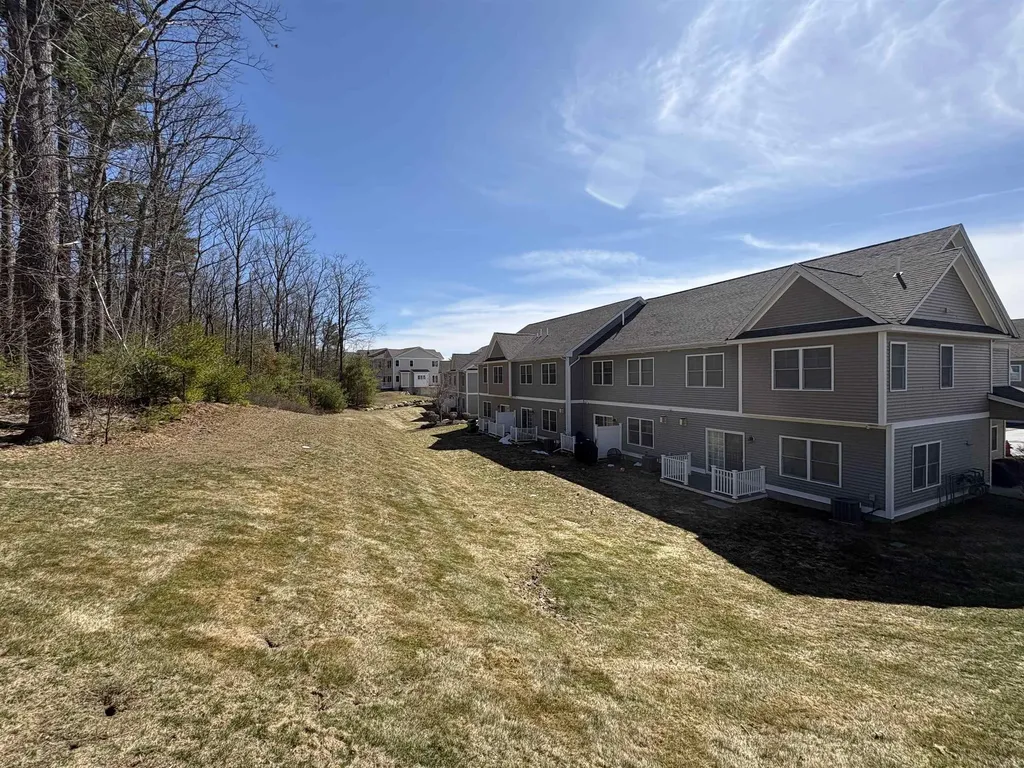 109 Woodview Way Manchester NH 03102