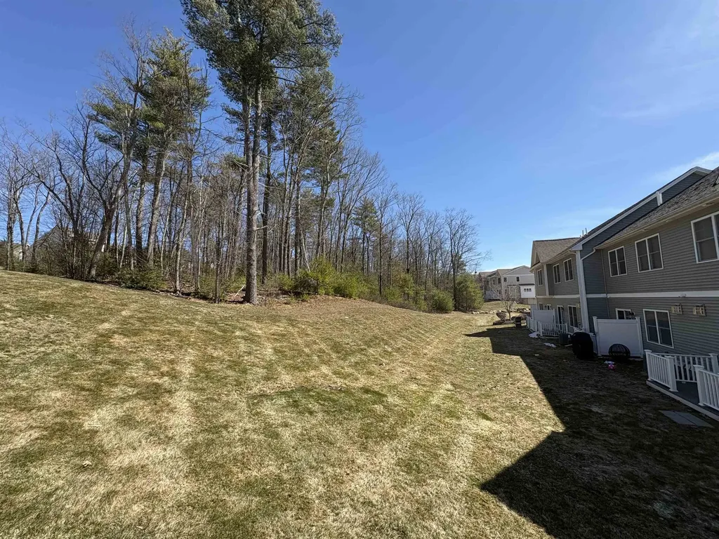 109 Woodview Way Manchester NH 03102