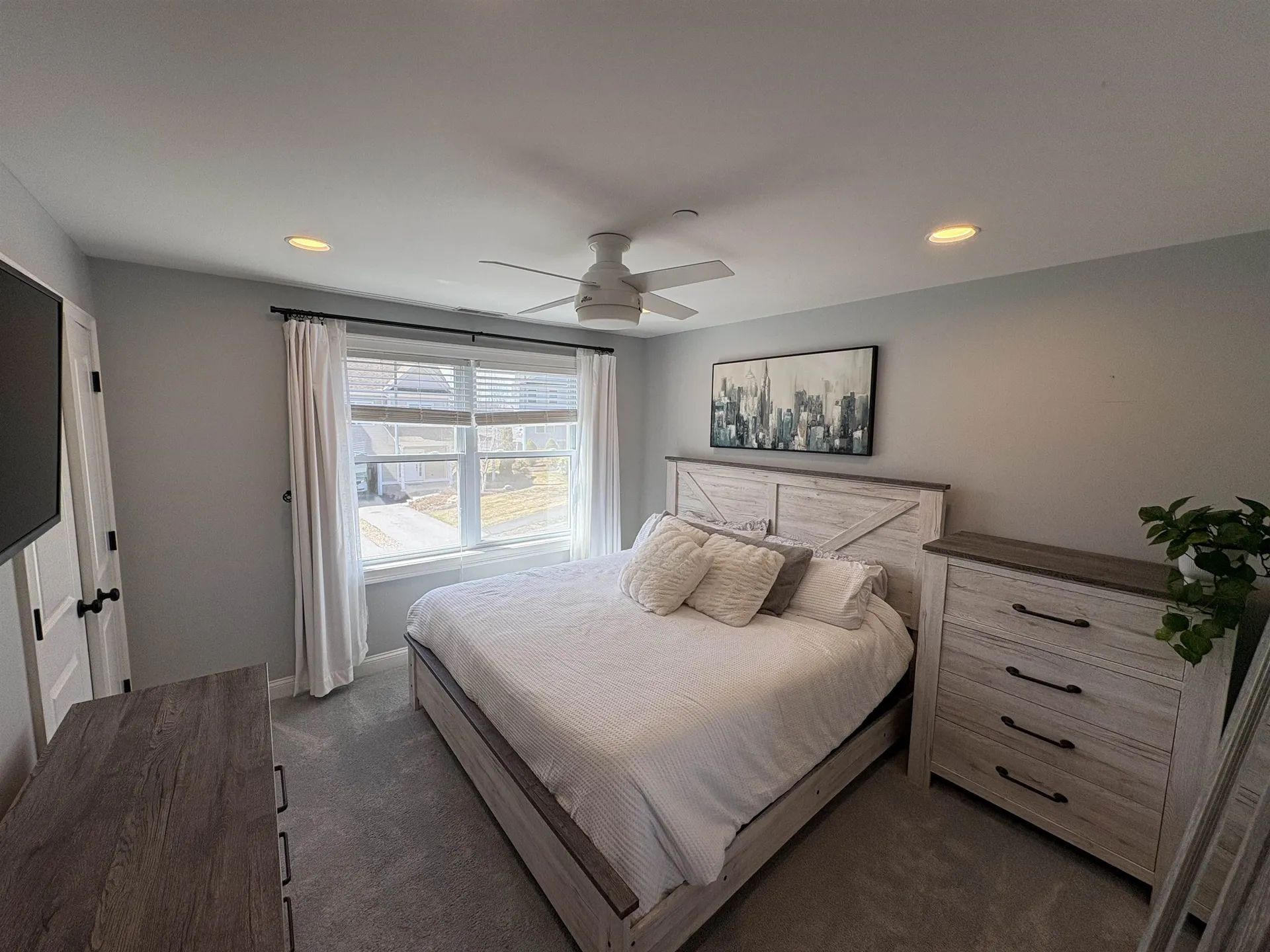 109 Woodview Way Manchester NH 03102