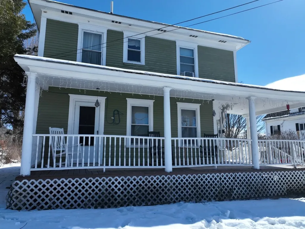 44 Taylor Street Newport City VT 05855