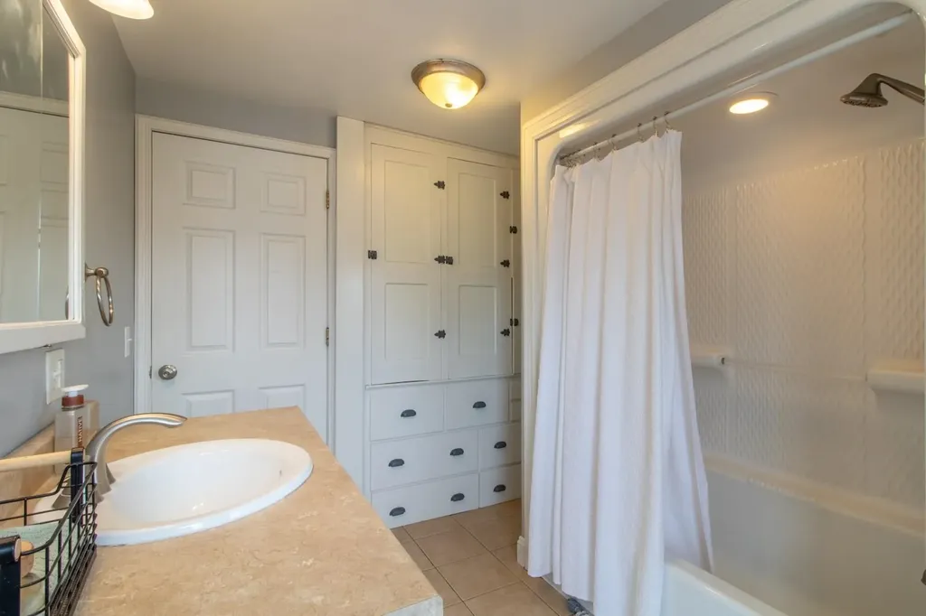 44 Taylor Street Newport City VT 05855