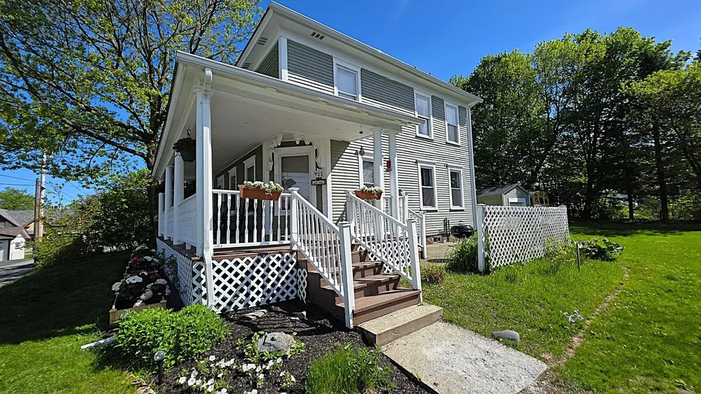44 Taylor Street Newport City VT 05855