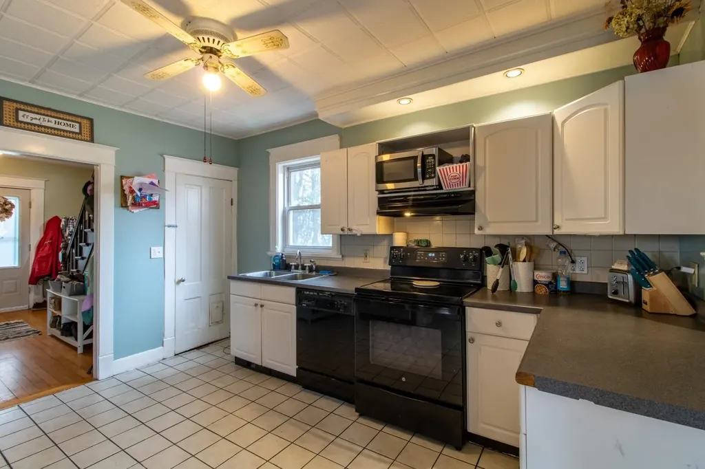 44 Taylor Street Newport City VT 05855