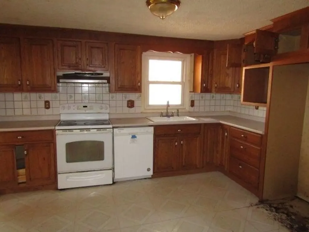 11 Bartlett Road Derry NH 03038