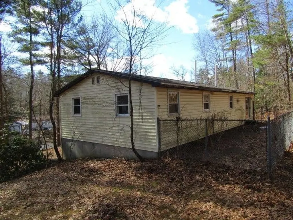 11 Bartlett Road Derry NH 03038