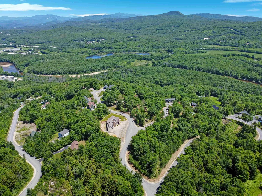 25 Ski Lift Lane Plymouth NH 03264