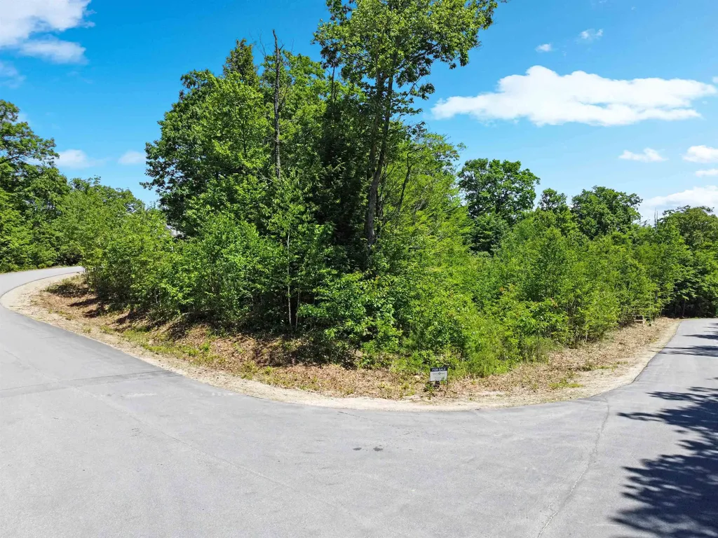 25 Ski Lift Lane Plymouth NH 03264