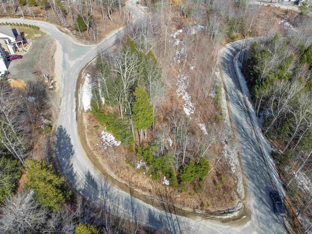 25 Ski Lift Lane Plymouth NH 03264