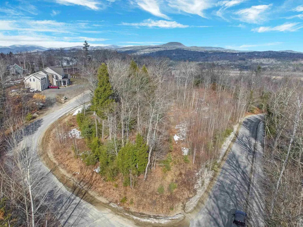 25 Ski Lift Lane Plymouth NH 03264
