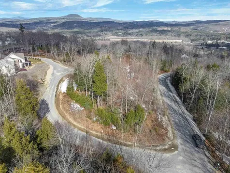 25 Ski Lift Lane Plymouth NH 03264