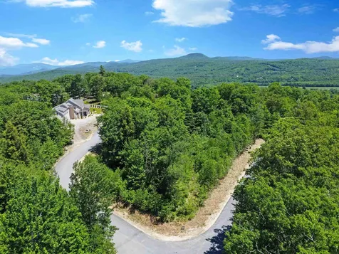 25 Ski Lift Lane Plymouth NH 03264