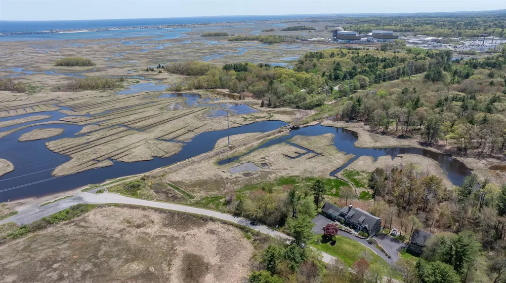 51 Depot Road Hampton Falls NH 03844