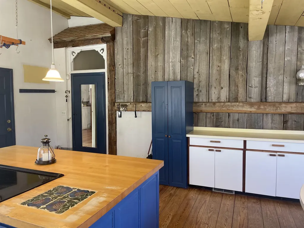 27 Ray Hill Road Wilmington VT 05363