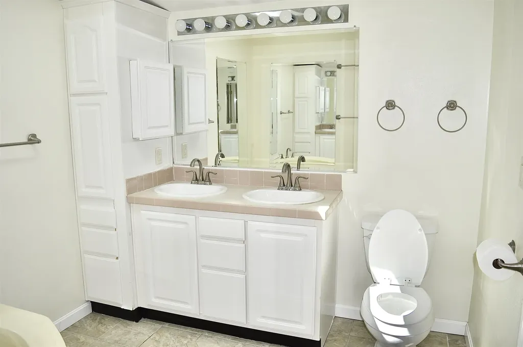 15 South Cranberry Lane Rochester NH 03867