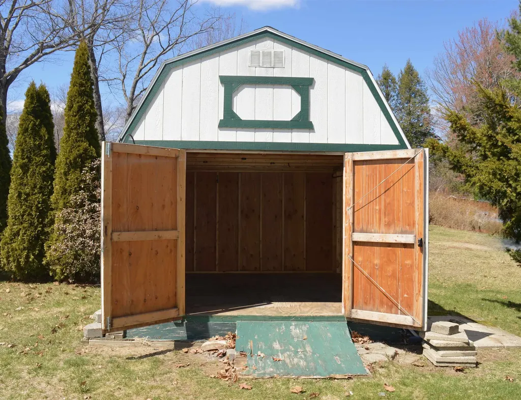 15 South Cranberry Lane Rochester NH 03867