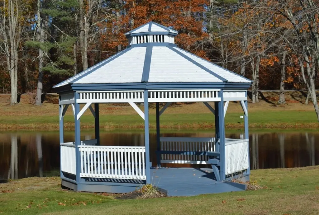 15 South Cranberry Lane Rochester NH 03867