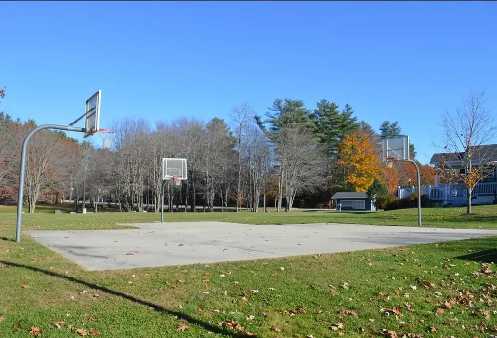 15 South Cranberry Lane Rochester NH 03867