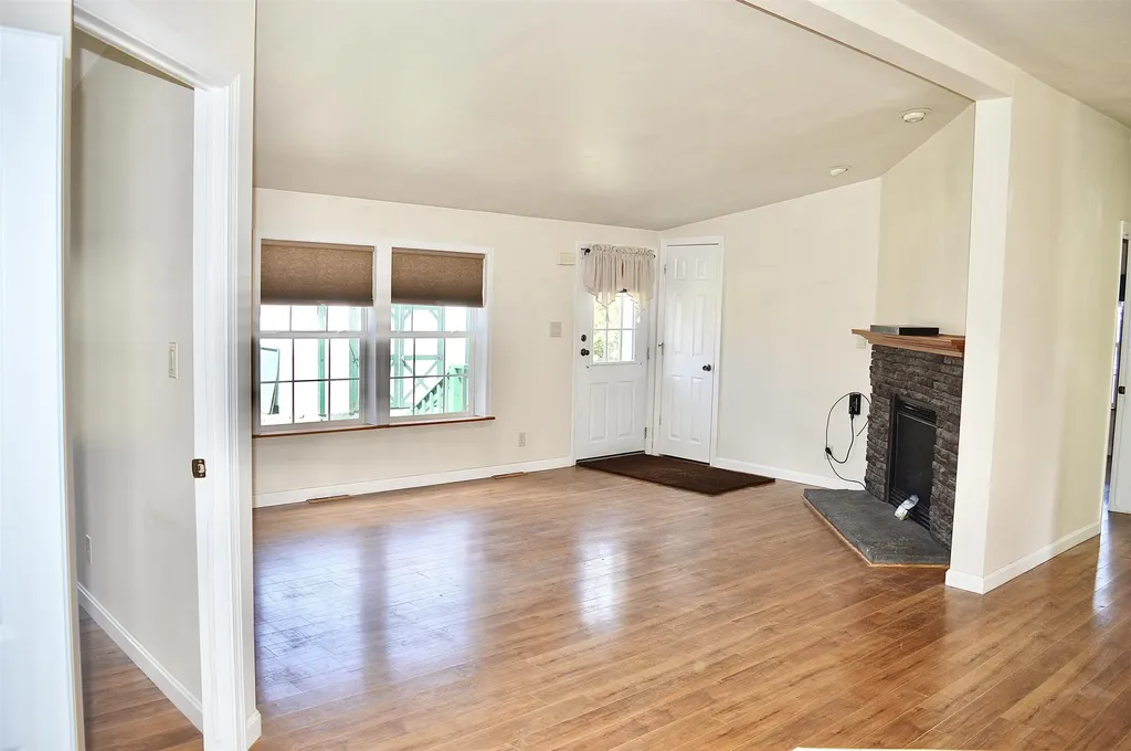 15 South Cranberry Lane Rochester NH 03867