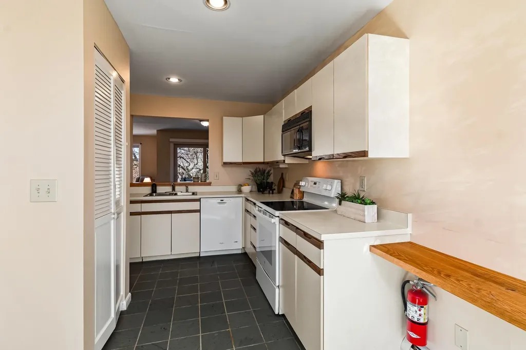 911 Dorset Street South Burlington VT 05403