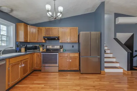 56 Hazelton Court Manchester NH 03103