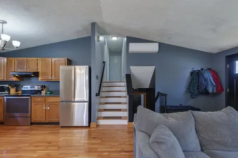 56 Hazelton Court Manchester NH 03103