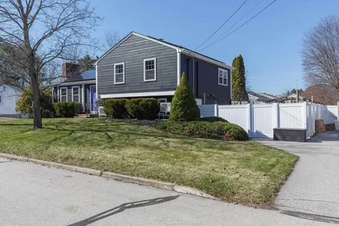 56 Hazelton Court Manchester NH 03103