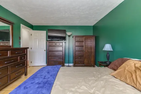 56 Hazelton Court Manchester NH 03103