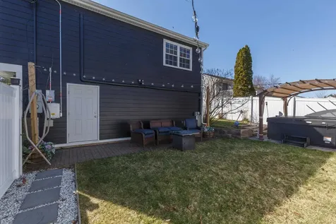 56 Hazelton Court Manchester NH 03103