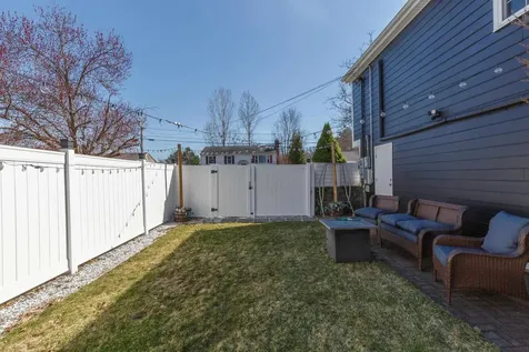 56 Hazelton Court Manchester NH 03103