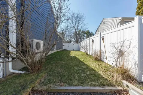 56 Hazelton Court Manchester NH 03103