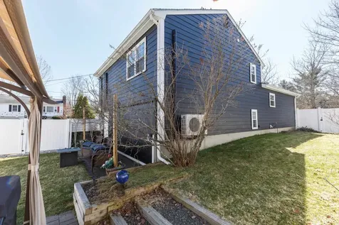 56 Hazelton Court Manchester NH 03103