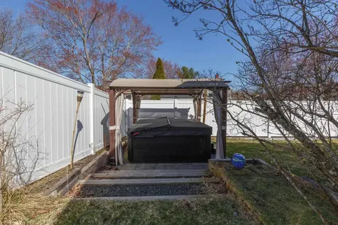 56 Hazelton Court Manchester NH 03103